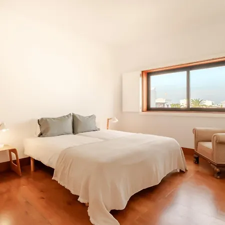 Canaryislandshost L Pausa *