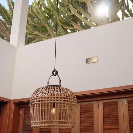 Canaryislandshost L Pausa