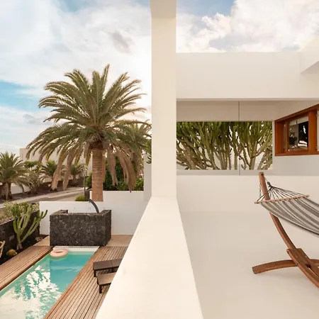 Canaryislandshost L Pausa *