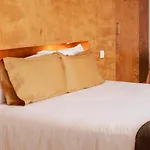 Canaryislandshost L Pausa *