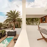 Canaryislandshost L Pausa *