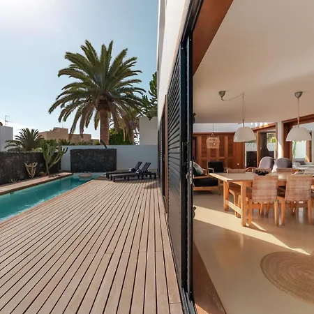 Canaryislandshost L Pausa Costa Teguise