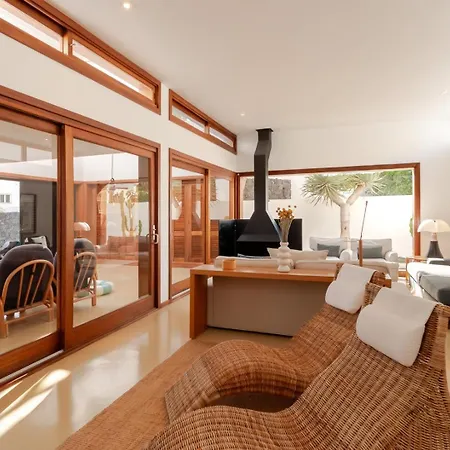 Canaryislandshost L Pausa Villa Costa Teguise