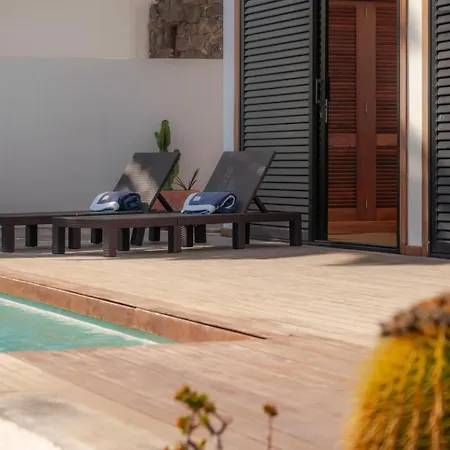 Canaryislandshost L Pausa * 科斯塔特吉塞