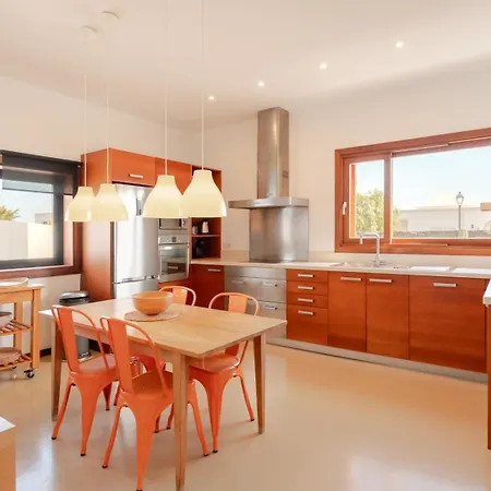 Canaryislandshost L Pausa Costa Teguise