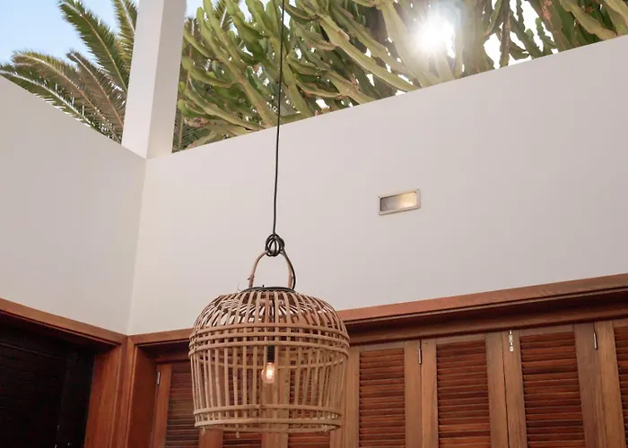 Canaryislandshost L Pausa