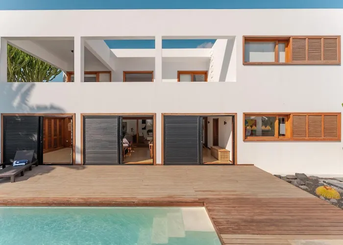 Canaryislandshost L Pausa *