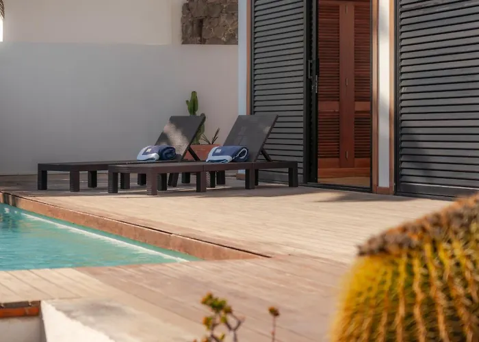 Canaryislandshost L Pausa * Costa Teguise