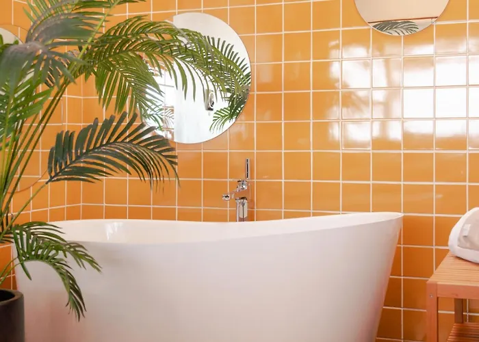 Canaryislandshost L Pausa *